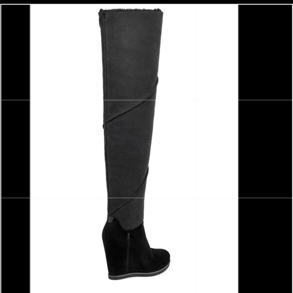 UGG Classic Mondri OTC Black Suede/Shearling Wedge - Picture 3 of 7